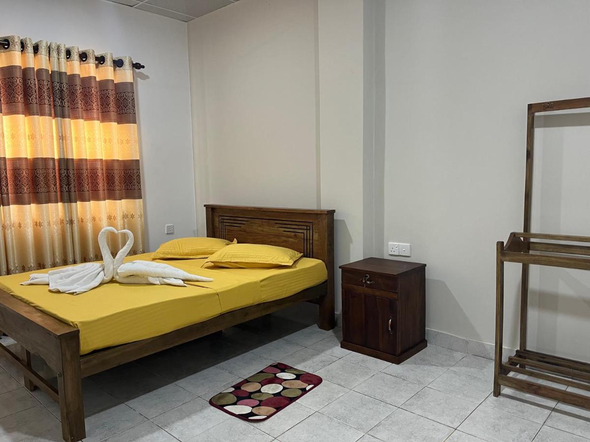 The Lake Round Guest House แคนดี้ ภายนอก รูปภาพ
