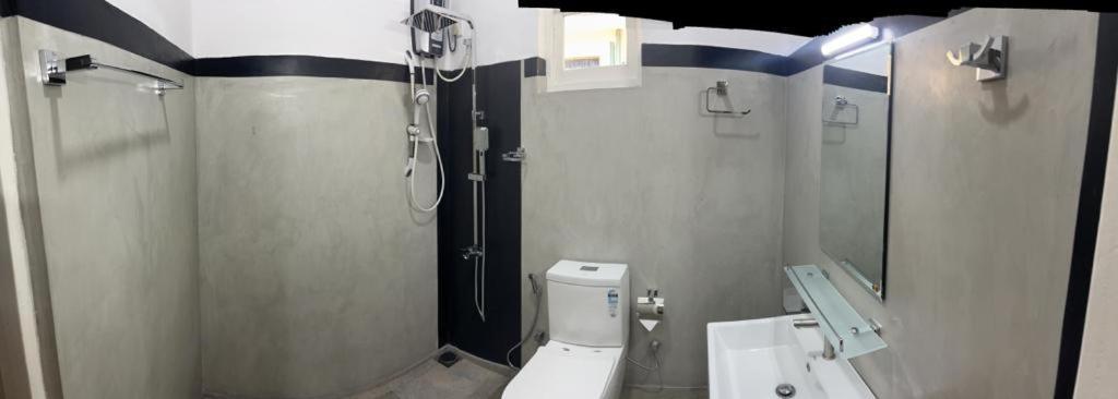 The Lake Round Guest House แคนดี้ ภายนอก รูปภาพ